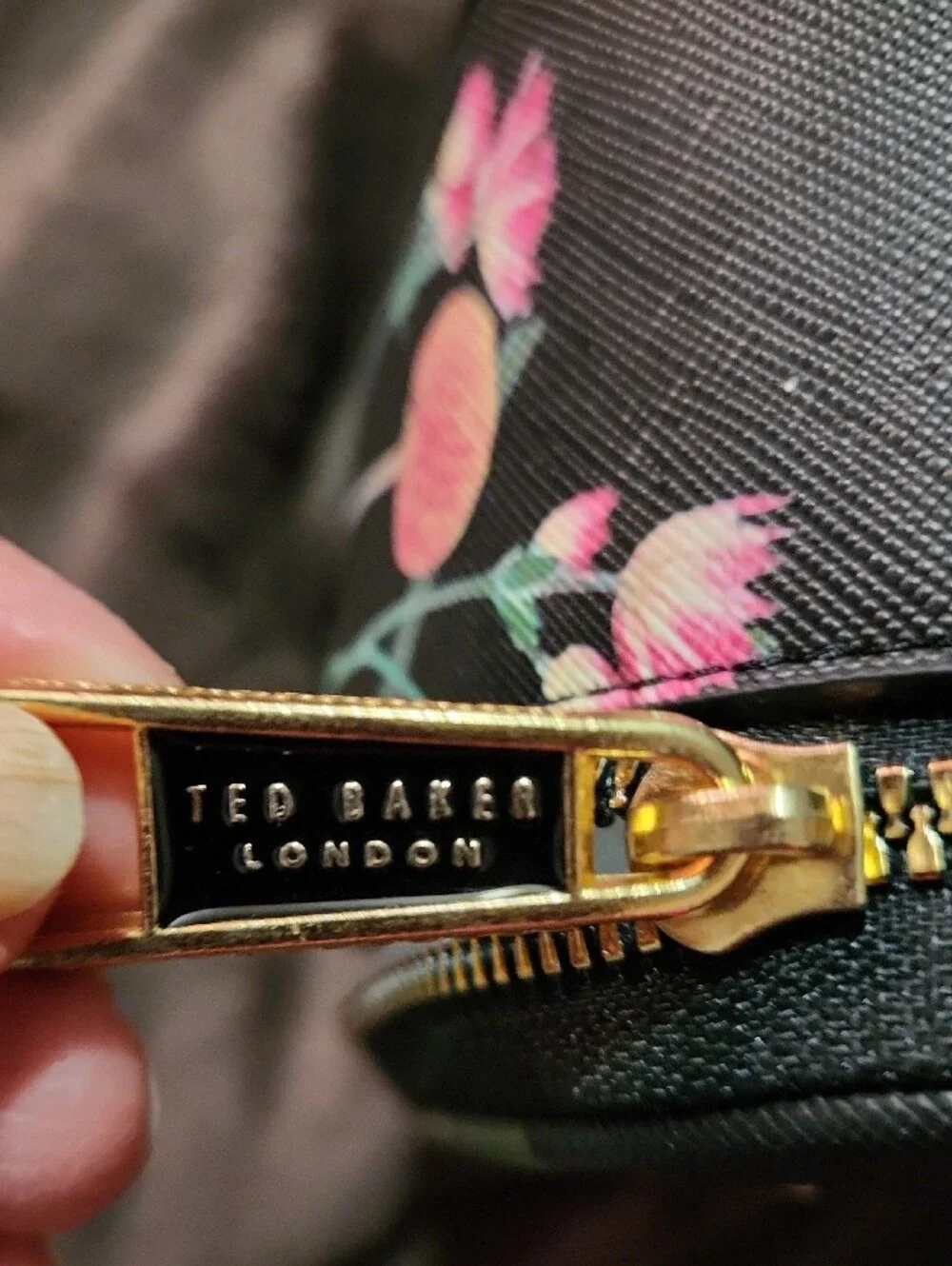 Ted Baker Black Floral Clear Cosmetic Case - Picture 6 of 7